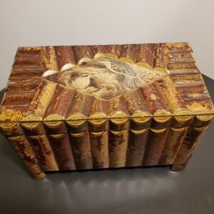 Huntley & Palmer Biscuit Log Tin/Art Deco/birds on lid  Early tin litho figural